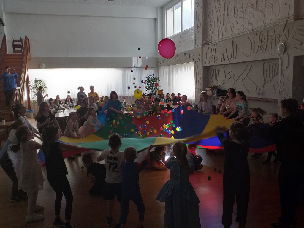 Dzieci ze świetlic środowiskowych bawiły się na balu karnawałowym