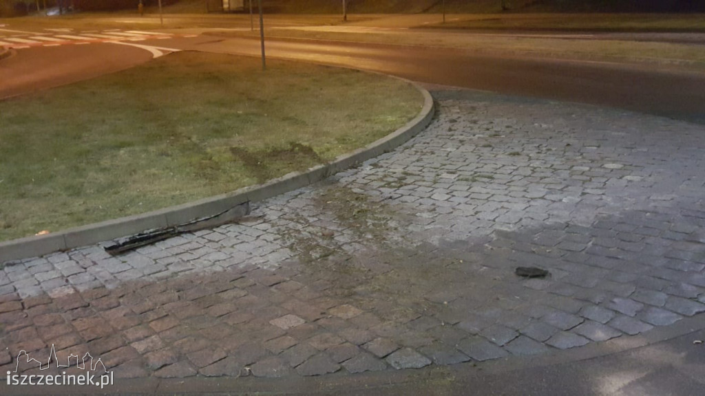 Rozbił auto na rondzie w centrum miasta i uciekł