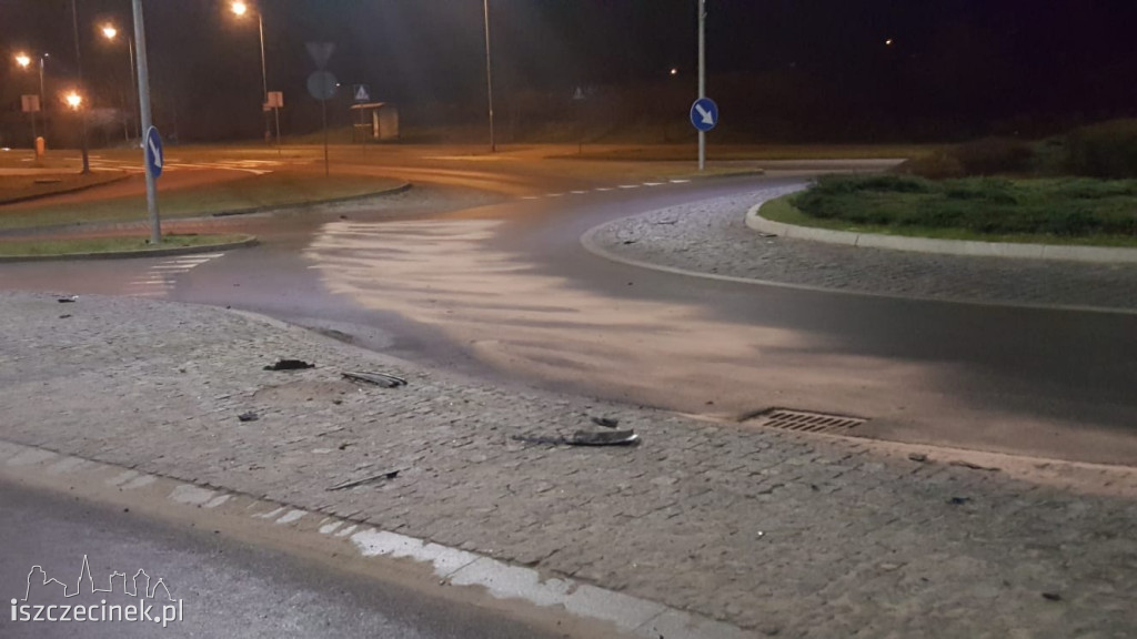 Rozbił auto na rondzie w centrum miasta i uciekł