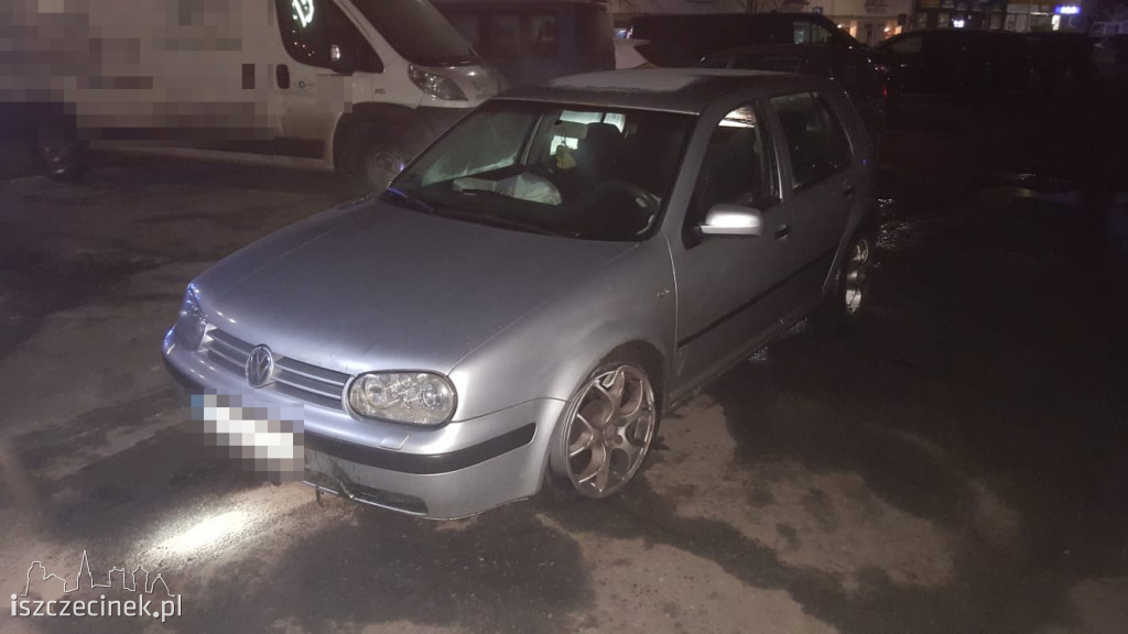 Rozbił auto na rondzie w centrum miasta i uciekł