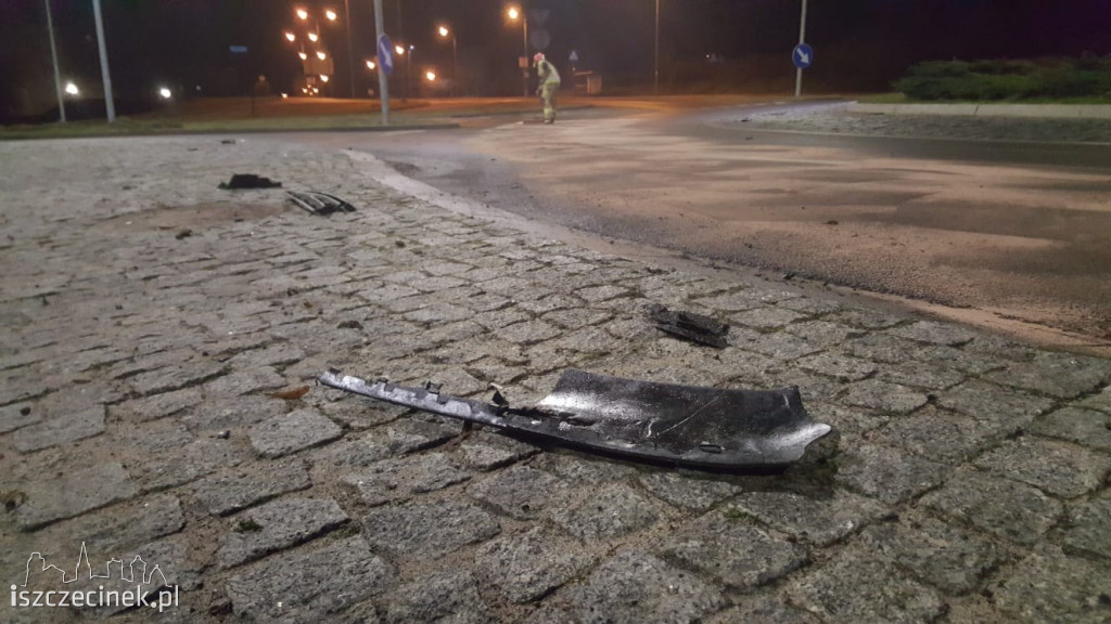 Rozbił auto na rondzie w centrum miasta i uciekł