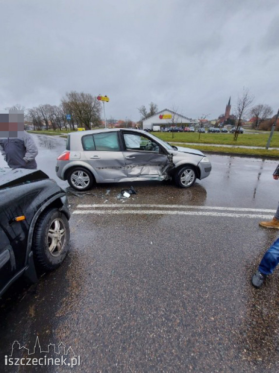 Wypadek w Barwicach. Zderzenie dwóch samochodów