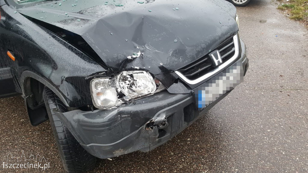Wypadek w Barwicach. Zderzenie dwóch samochodów