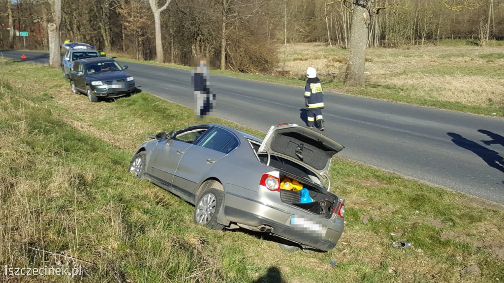 Pijana kobieta wsiadła z dzieckiem za kierownicę. Uderzyła w drzewo [ZDJĘCIA]