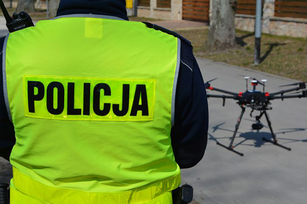 Koronawirus. Szczecineckie służby wykorzystują drona