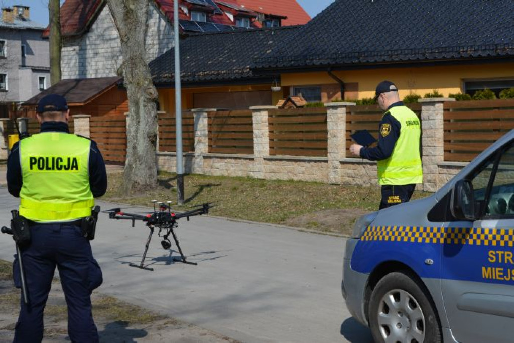 Koronawirus. Szczecineckie służby wykorzystują drona