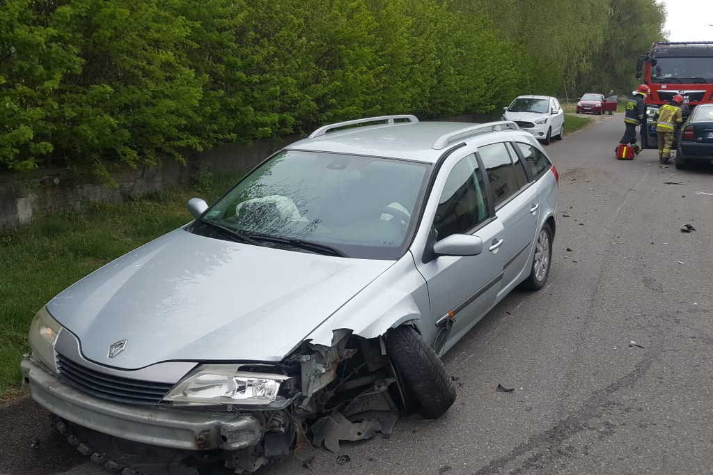 Wypadek na Derdowskiego. Zderzenie dwóch osobówek