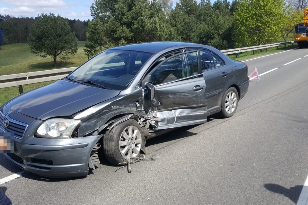 Zderzenie dwóch osobówek na DK-20