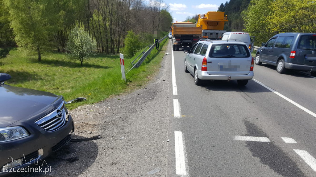 Zderzenie dwóch osobówek na DK-20