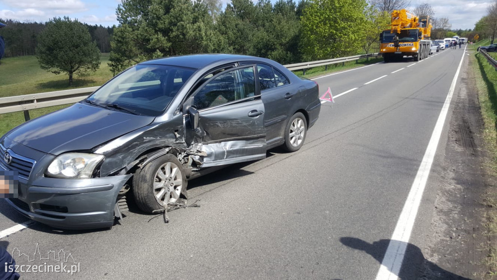 Zderzenie dwóch osobówek na DK-20