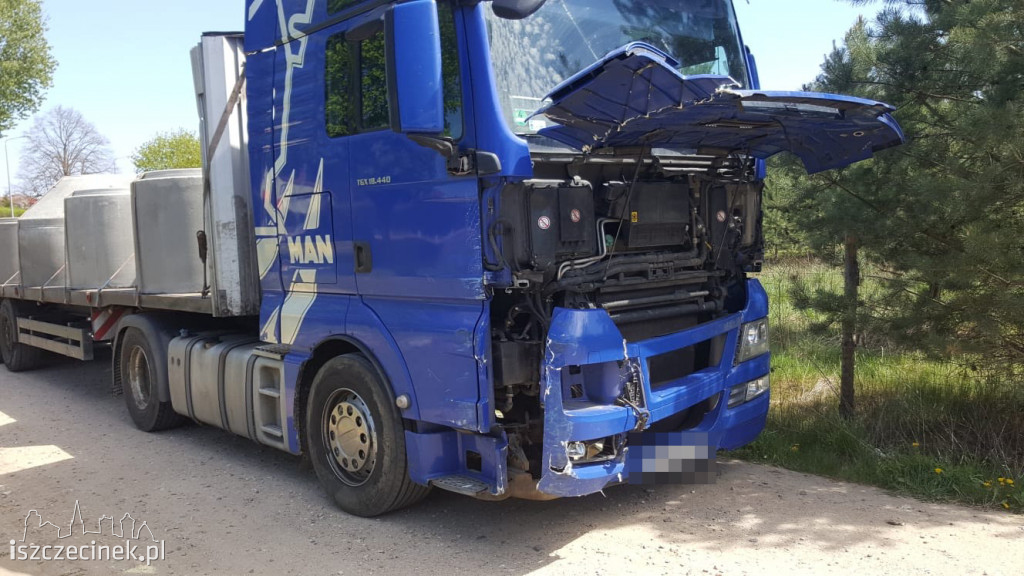 Zderzenie busa z ciężarówką w Trzesiece [ZDJĘCIA]