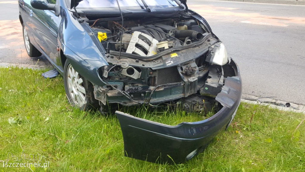 Wypadek koło małej poczty. Jedna osoba w szpitalu