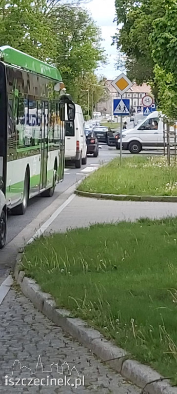 Wypadek koło małej poczty. Jedna osoba w szpitalu