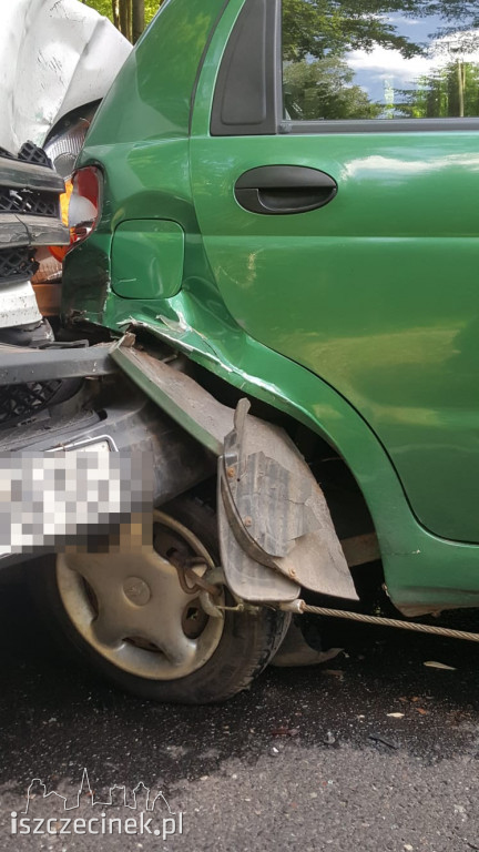 Bus wjechał w Matiza. Niebezpiecznie na DK-20