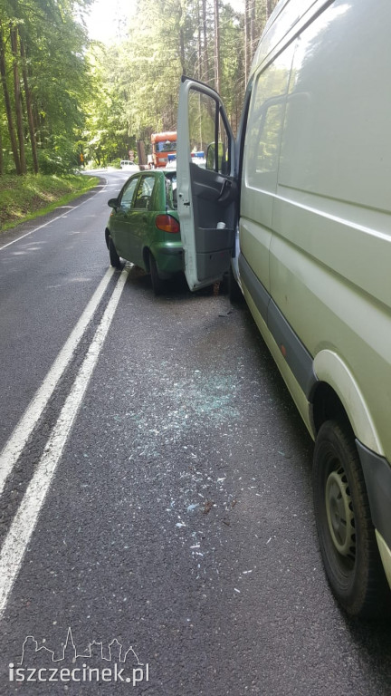 Bus wjechał w Matiza. Niebezpiecznie na DK-20