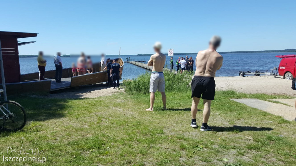 Akcja ratunkowa na jez. Wielimie. Strażacy podjęli z wody dwie osoby