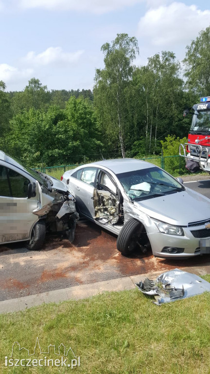 Wypadek w Białym Borze. Zderzenie busa z osobówką