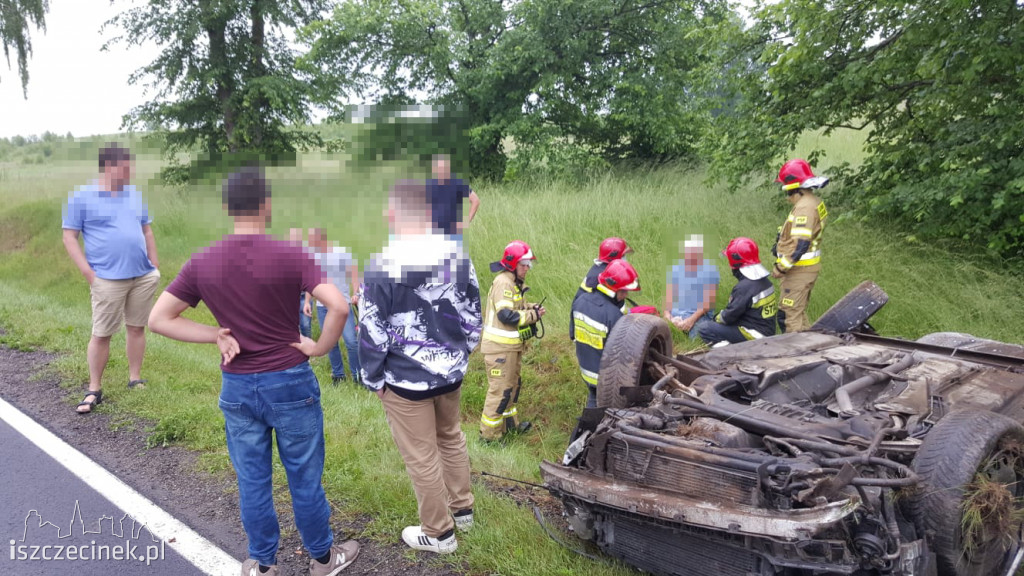 Na DK-11 dachowała osobówka.
