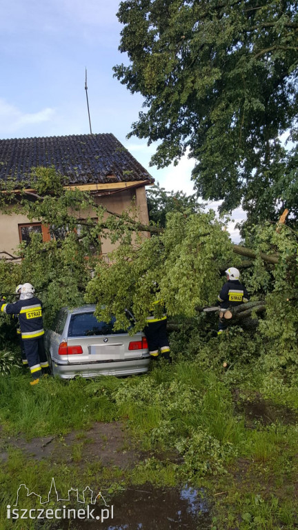 Burze przechodzą nad regionem. Zalane ulice i budynki, zablokowana droga