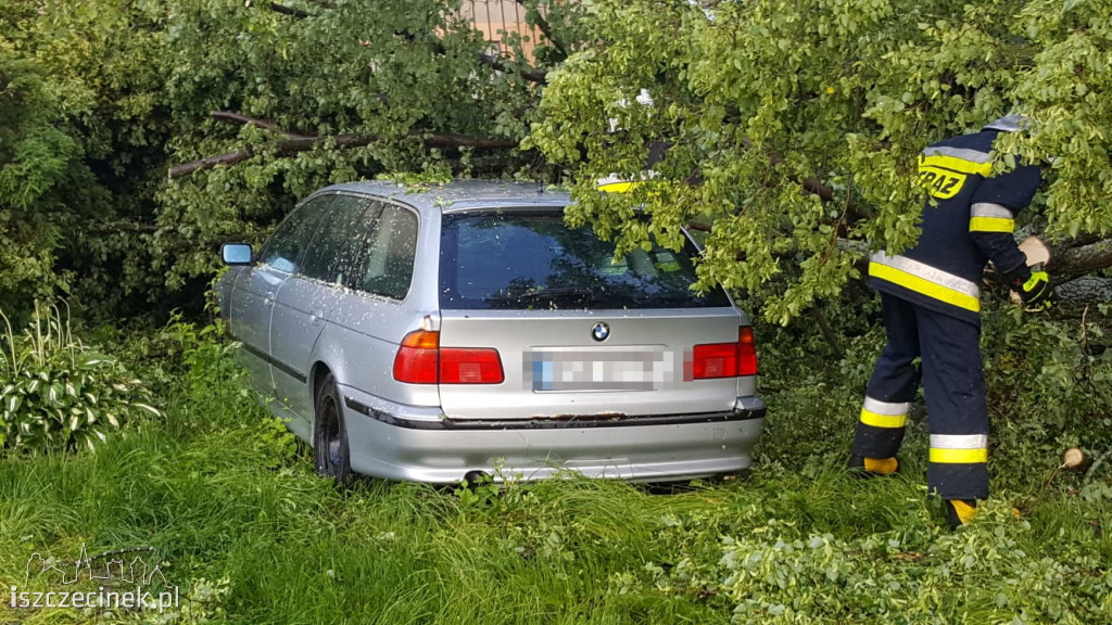 Burze przechodzą nad regionem. Zalane ulice i budynki, zablokowana droga