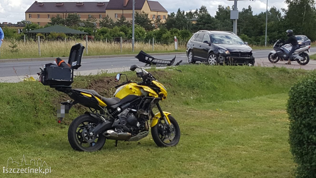Wypadek motocyklisty w Białym Borze na krajowej 25. Motocyklista w szpitalu (zdjęcia)
