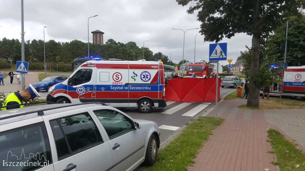 Groźny wypadek w centrum miasta. Kobieta potrącona na pasach
