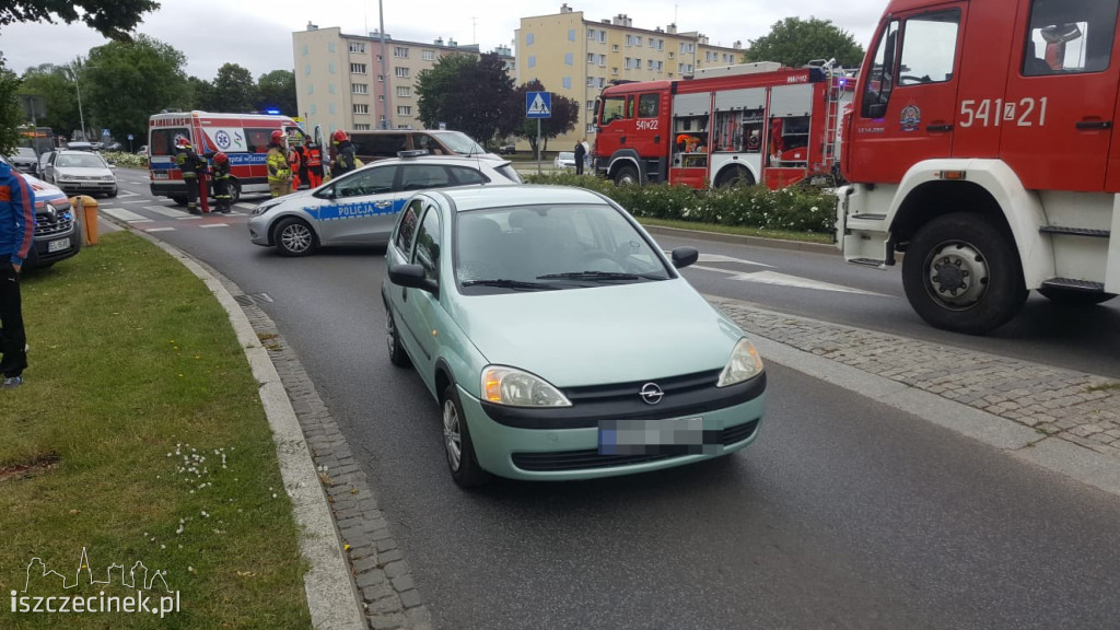 Groźny wypadek w centrum miasta. Kobieta potrącona na pasach