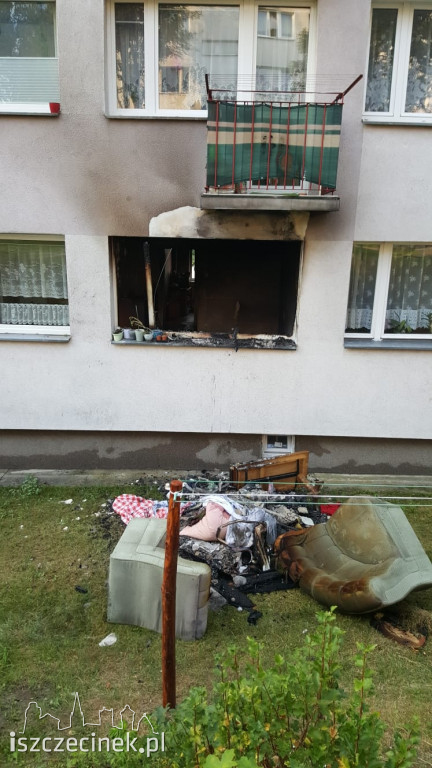 Doszczętnie spłonęło mieszkanie w centrum miasta. Ewakuacja mieszkańców