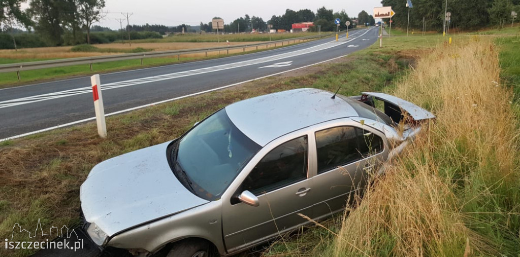 Samochód wypadł z drogi i wpadł do rowu ZDJĘCIA