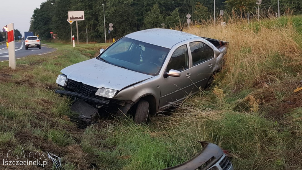 Samochód wypadł z drogi i wpadł do rowu ZDJĘCIA