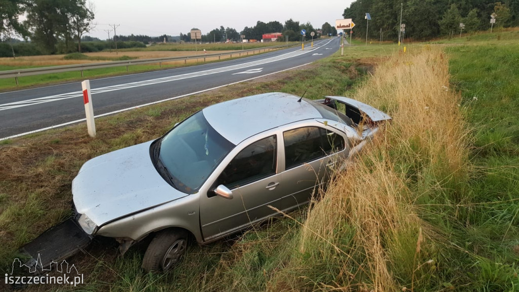Samochód wypadł z drogi i wpadł do rowu ZDJĘCIA