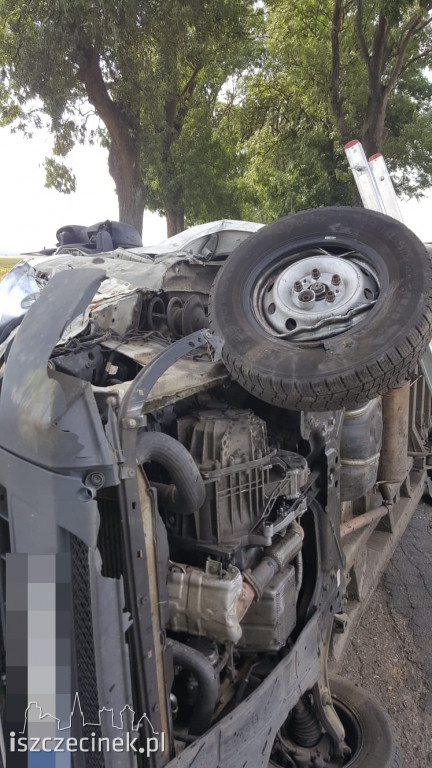 Wypadek auta firmy kurierskiej pod Lotyniem. Kierująca zabrana do szpitala