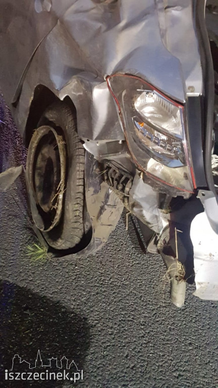 Wypadek na S11. Dachował samochód osobowy [ZDJĘCIA]