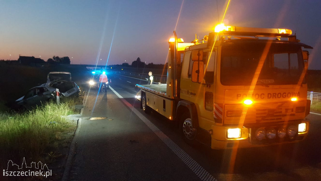 Wypadek na S11. Dachował samochód osobowy [ZDJĘCIA]