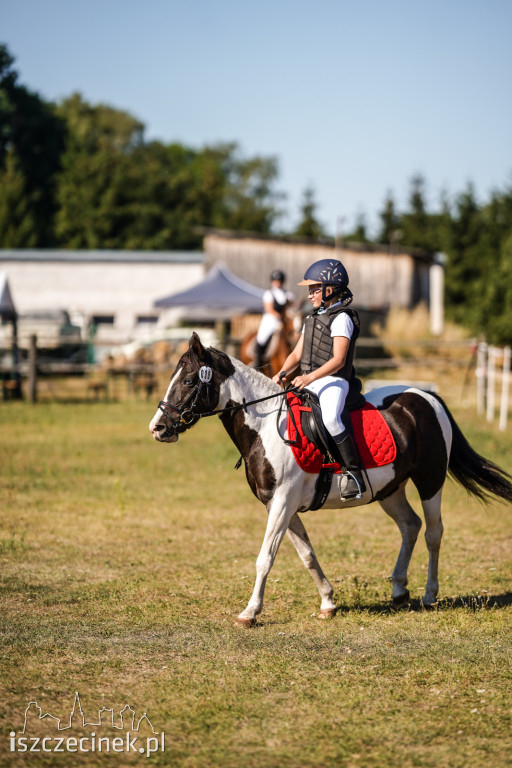 III Towarzyskie i Regionalne zawody w skokach przez przeszkody w Stajni Sportowej K&M [ZDJĘCIA]