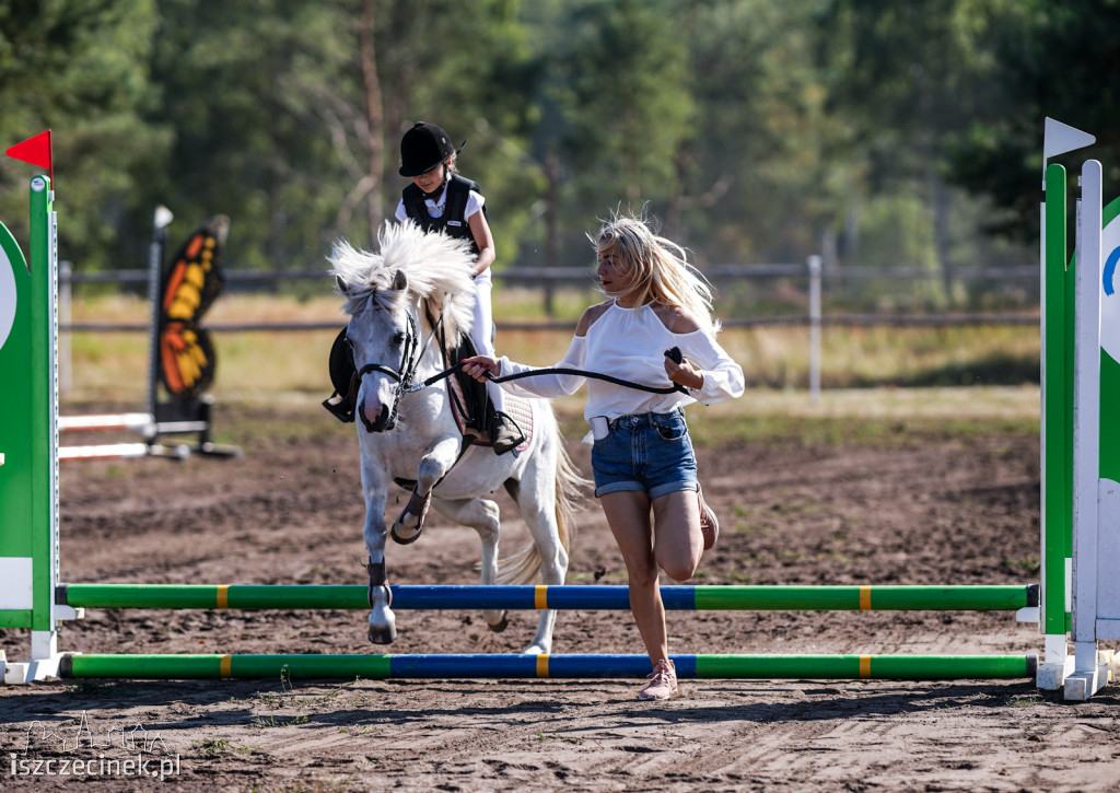 III Towarzyskie i Regionalne zawody w skokach przez przeszkody w Stajni Sportowej K&M [ZDJĘCIA]