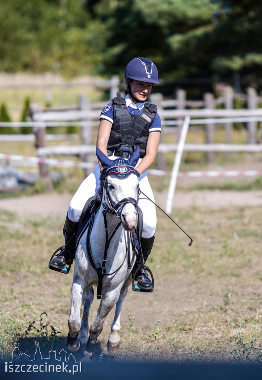 III Towarzyskie i Regionalne zawody w skokach przez przeszkody w Stajni Sportowej K&M [ZDJĘCIA]