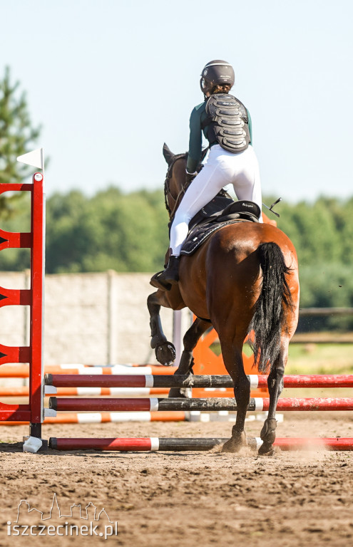 III Towarzyskie i Regionalne zawody w skokach przez przeszkody w Stajni Sportowej K&M [ZDJĘCIA]