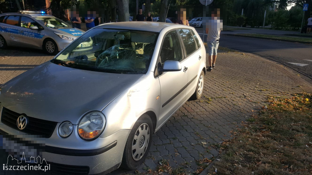 Groźny wypadek przy dużym kościele. Rowerzysta trafił do szpitala