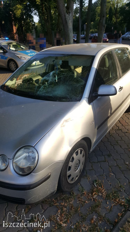 Groźny wypadek przy dużym kościele. Rowerzysta trafił do szpitala