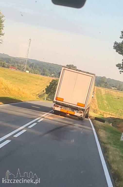 Urwane koło w ciężarówce. Są poważne utrudnienia w ruchu na DK-11