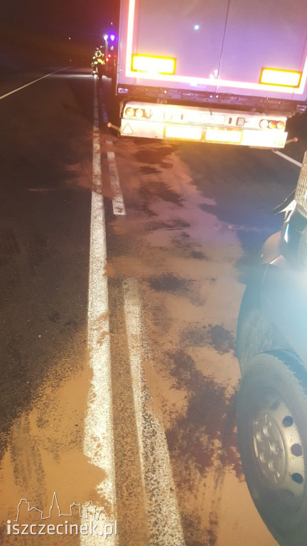 Urwane koło w ciężarówce. Są poważne utrudnienia w ruchu na DK-11