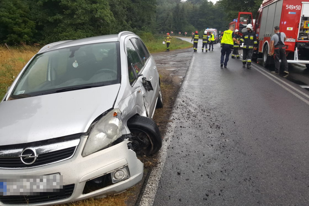 Wypadek pod Radaczem. Zderzenie dwóch samochodów