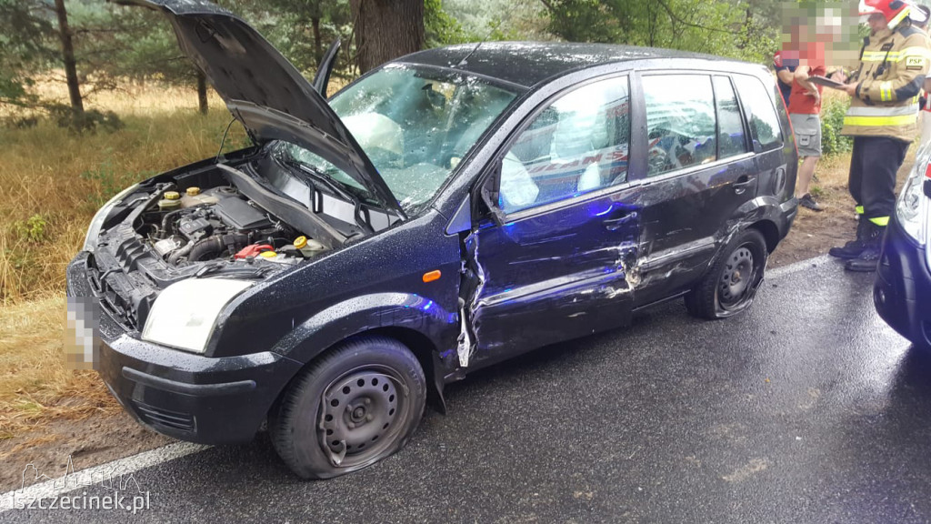 Wypadek pod Radaczem. Zderzenie dwóch samochodów