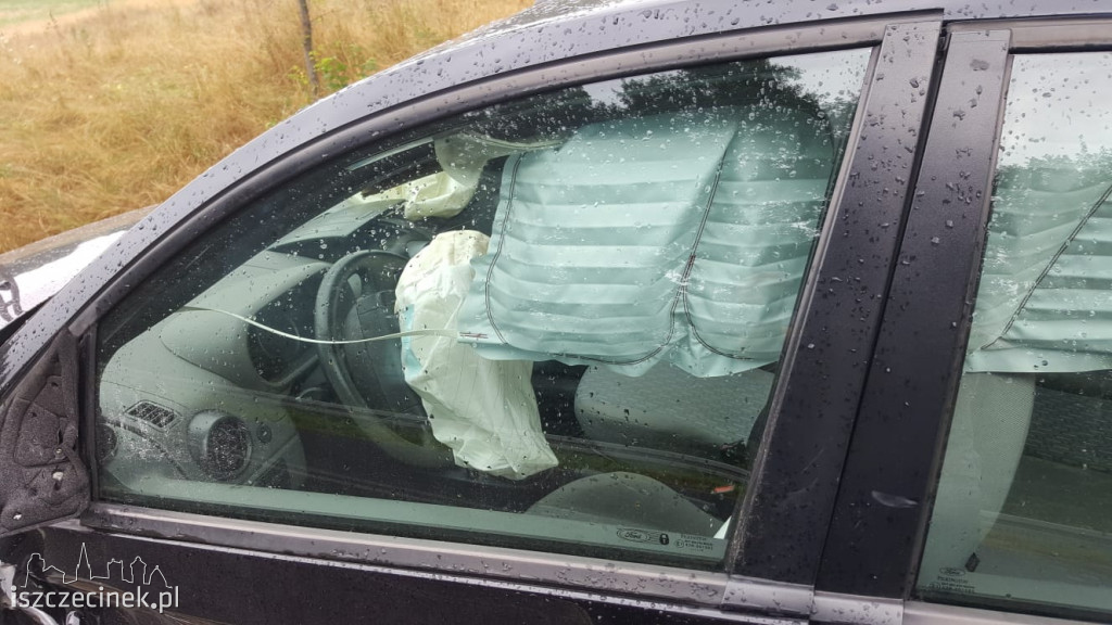 Wypadek pod Radaczem. Zderzenie dwóch samochodów