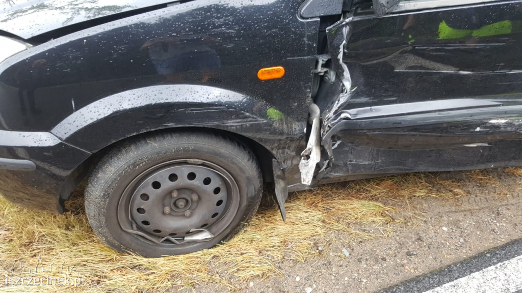 Wypadek pod Radaczem. Zderzenie dwóch samochodów