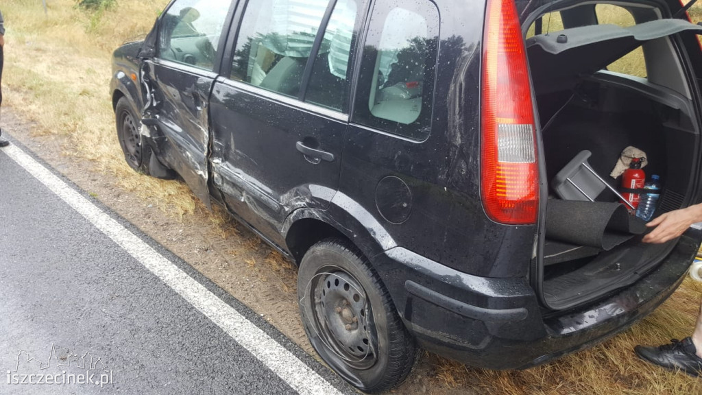 Wypadek pod Radaczem. Zderzenie dwóch samochodów