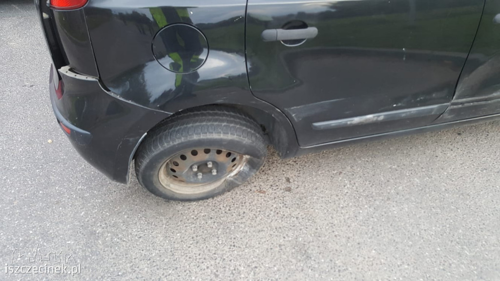 Wypadek w Marcelinie. Ciężarówka najechała na tył auta osobowego ZDJĘCIA