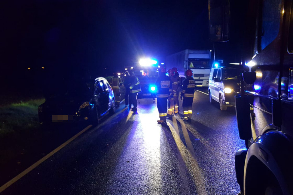 Zderzenie ciężarówki z osobówką na DK-20 ZDJĘCIA