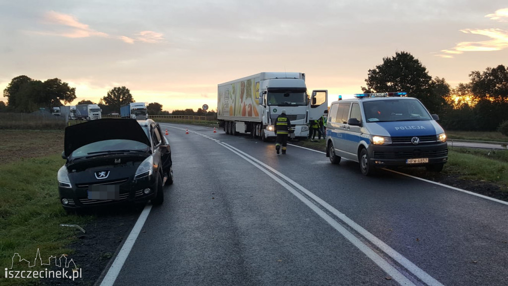 Zderzenie ciężarówki z osobówką na DK-20 ZDJĘCIA
